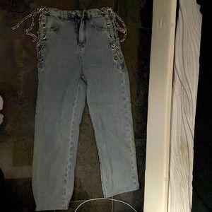 Jeans with chain on side